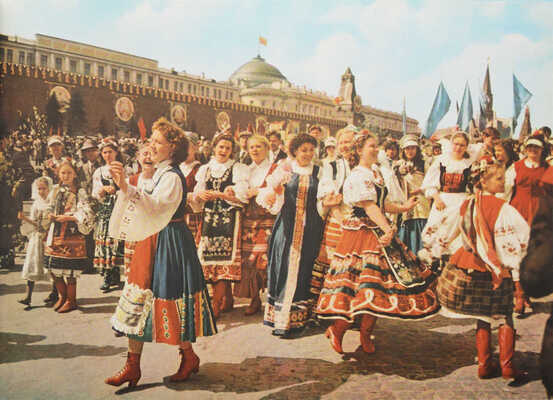 Москва. Фотоальбом. М.: Московский рабочий, 1963.